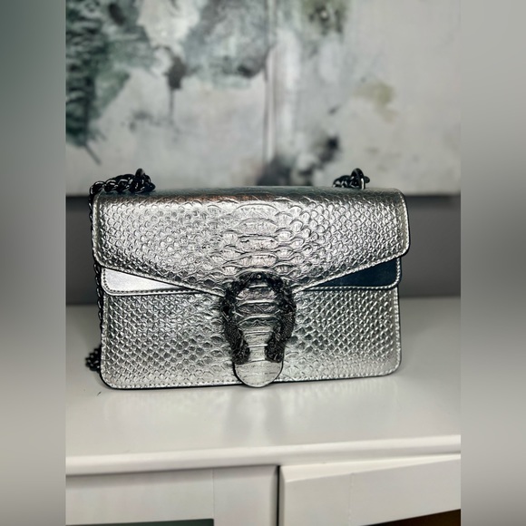 Sliver Vegan Leather Shoulder bag - Picture 2 of 12